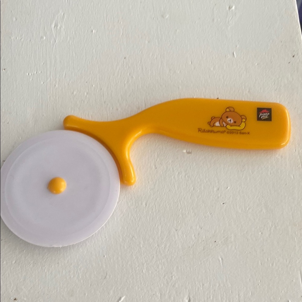 Rilakkuma Pizza Cutter - vintage Pizza Hut pizza cutter Sanrio
